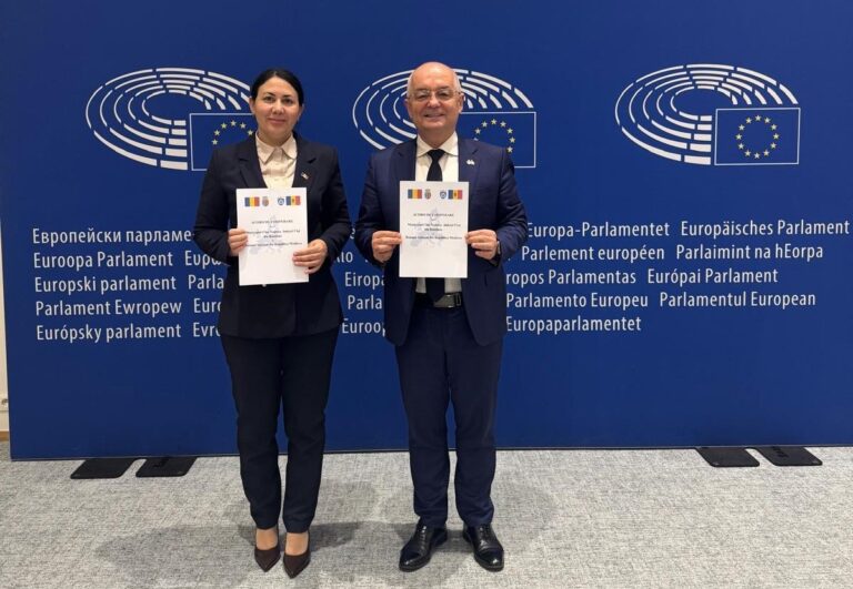 (FOTO) Municipiul Cluj-Napoca și raionul Ialoveni s-au înfrățit la Bruxelles