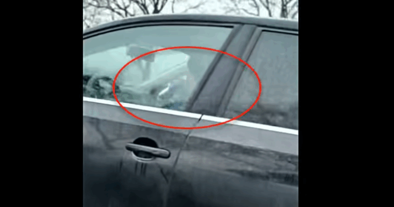 (VIDEO) Accident grav la Criuleni: Un bărbat a murit după ce s-a izbit cu mașina de o stație