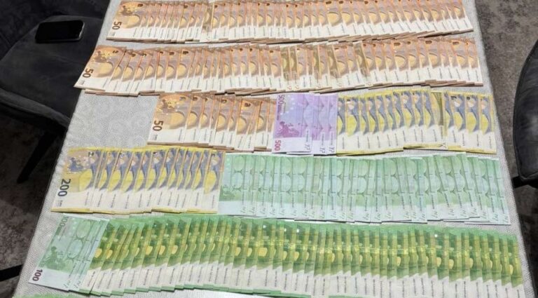 Percheziții în dosarul „Tux”: Cinci persoane au fost reținute