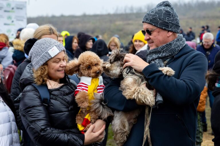 FOTO/ Premierul Alexandru Munteanu, miniștri, voluntari și parteneri europeni – cu toții la aceeași acțiune de împădurire