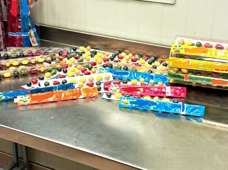 Cinci tone de bomboane cu un aditiv toxic, depistate de ANSA la frontieră