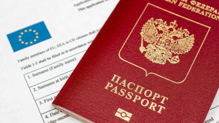 UE a înăsprit regulile pentru acordarea vizelor cetățenilor ruși