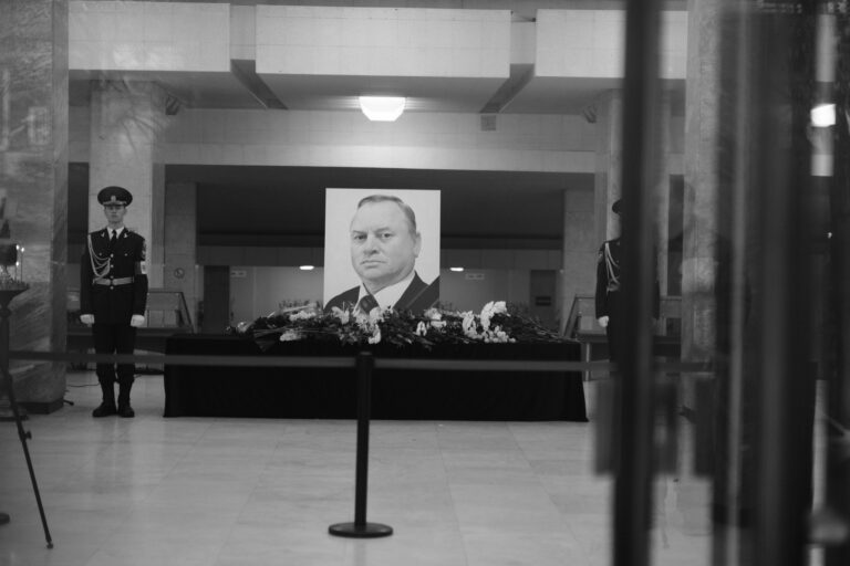 (FOTO) Oficiali de la Chișinău și-au luat rămas bun de la Ilie Ilașcu