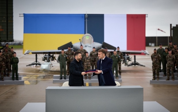 Emmanuel Macron și Volodimir Zelenski, acord istoric în domeniul armamentului