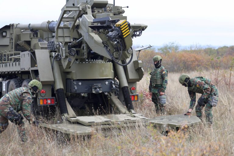 (VIDEO) Militarii Armatei Naționale desfășoară antrenamente la sistemele noi de artilerie