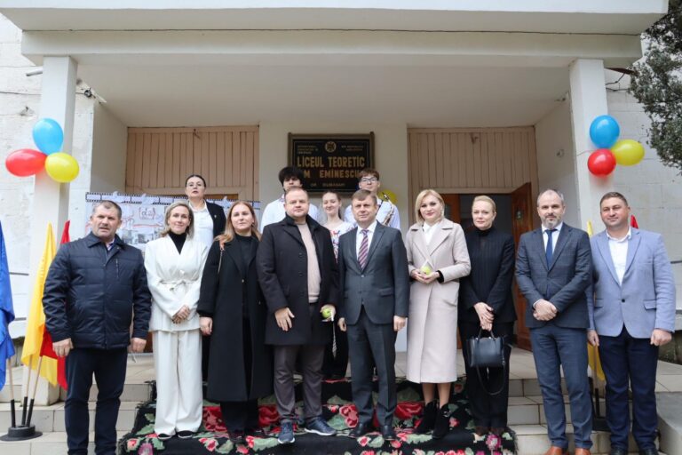 (FOTO) Liceul „Mihai Eminescu” din Corjova, dotat cu mobilier modern grație sprijinului DRRM