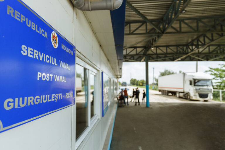 Punctul de trecere Giurgiulești–Reni, închis temporar după un atac cu drone asupra orașului Bolgrad