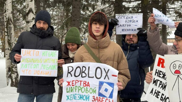 Protest rar în Rusia: zeci de persoane au ieșit în stradă la Tomsk după interzicerea Roblox