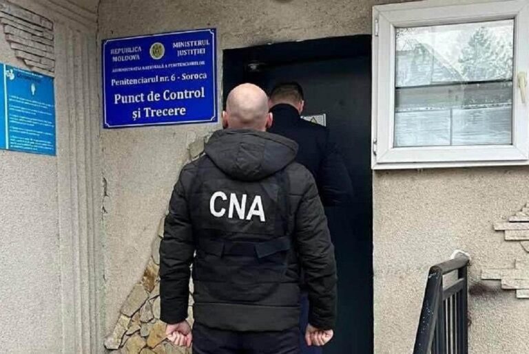 (FOTO) Percheziții la penitenciarul din Soroca într-un dosar de corupere: Un șef de secție, reținut