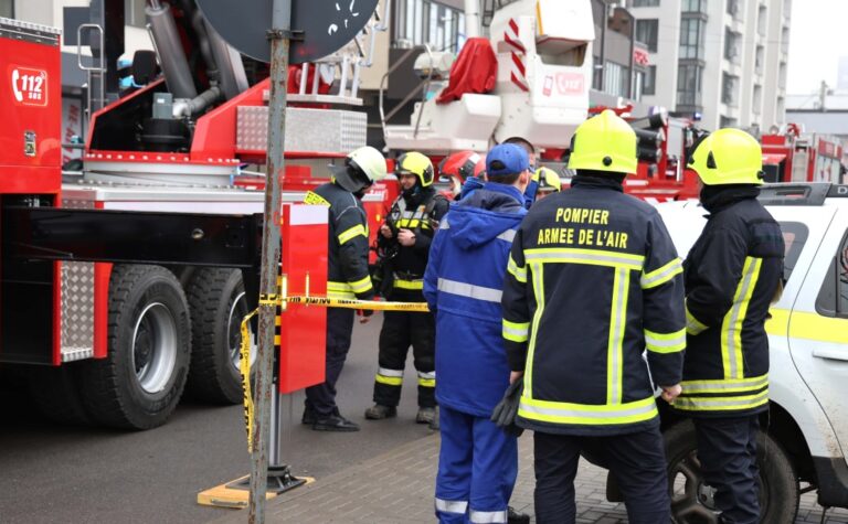 Incendiul de pe bulevardul Renașterii Naționale, lichidat