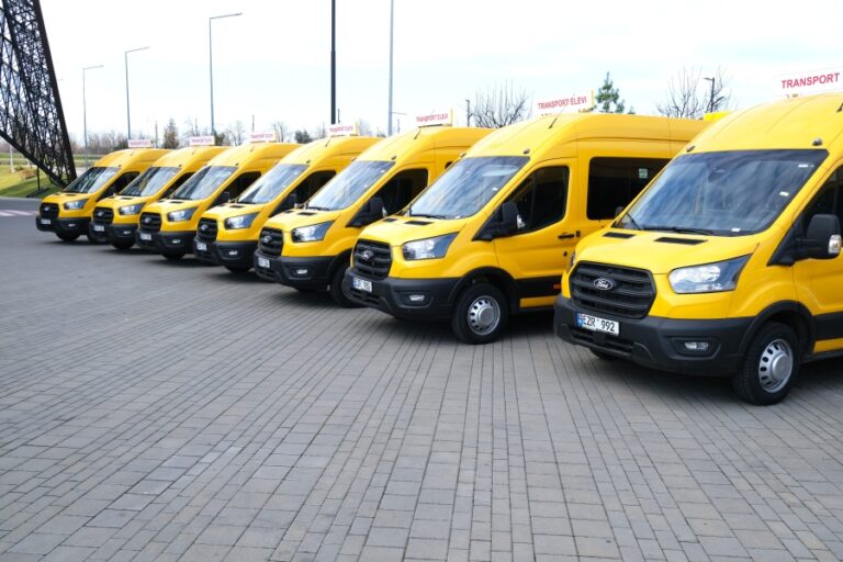 Microbuze moderne, transmise școlilor din Republica Moldova