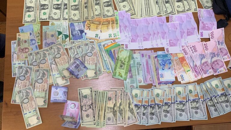 (VIDEO) Furt la bordul unui avion: Un bărbat, reținut