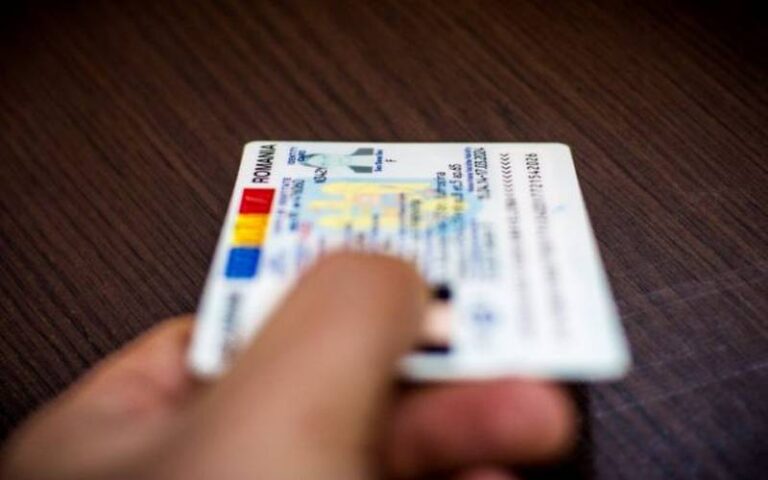 Zeci de percheziții în România, într-un dosar privind dobândirea cetățeniei române cu acte false