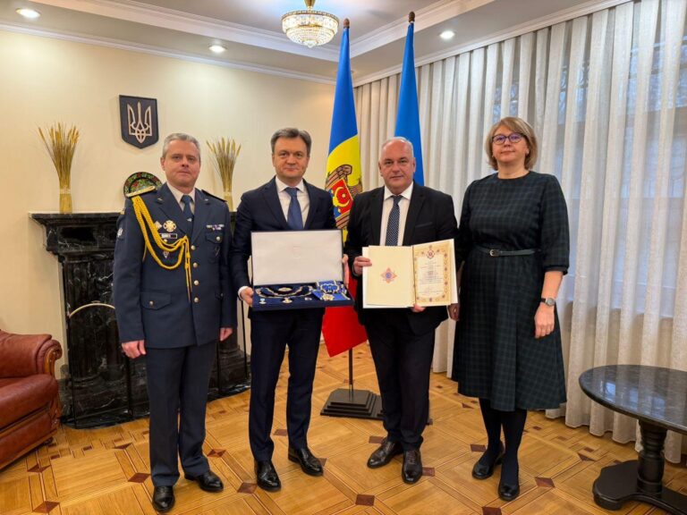 Fost prim-ministru al R. Moldova, decorat de președintele Ucrainei