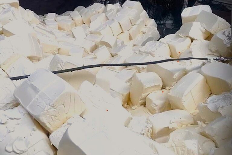 (VIDEO) Un lot de aproape 11 tone de margarină, distrus de ANSA