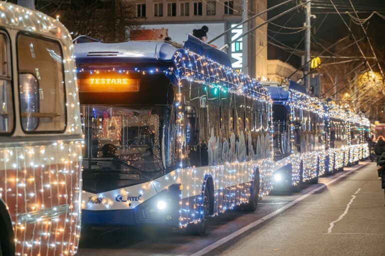 Circulația transportului public prin Piața Marii Adunări Naționale, reluată