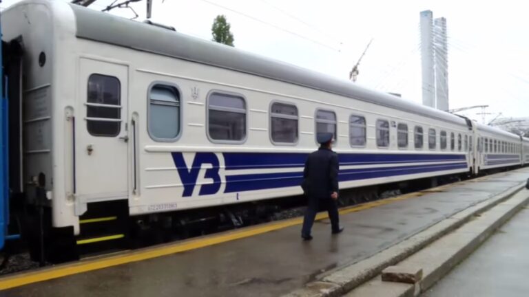 Întârzieri pe ruta feroviară Kiev–București din cauza avariilor la rețelele electrice din Ucraina