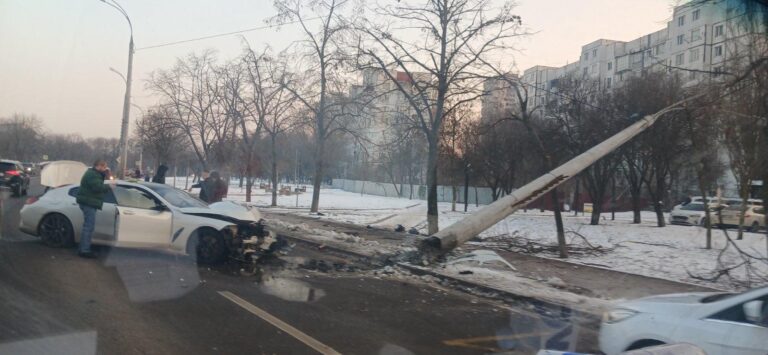 (FOTO) Accident pe strada Albișoara din Chișinău: Traficul din zonă, dat peste cap