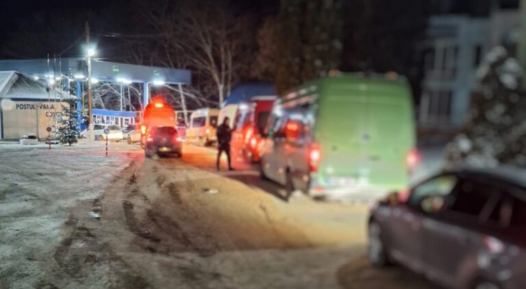 Trafic intens la punctul de trecere a frontierei Costești