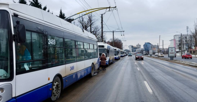 Fără curent în capitală: semafoarele nu funcționează, iar troleibuzele staționează