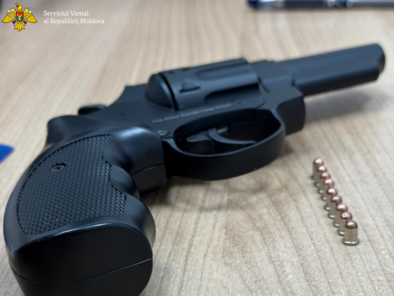 Armă și cartușe, depistate la postul vamal Palanca
