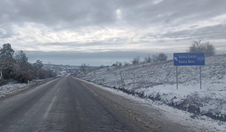 Drumurile naționale sunt practicabile, se circulă în regim de iarnă