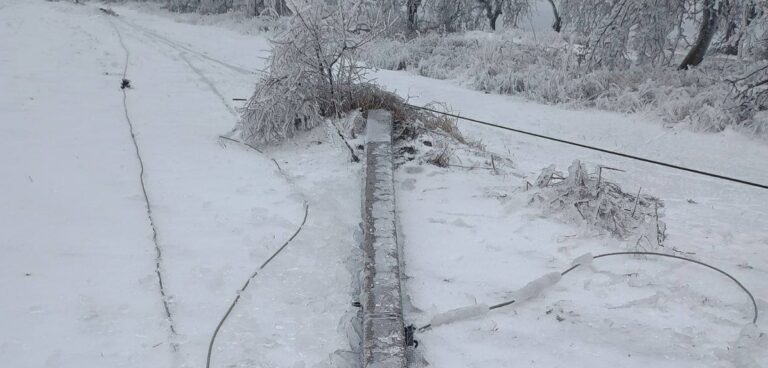 Sute de consumatori din R. Moldova, în continuare fără energie electrică