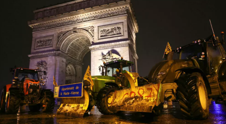 Protest cu tractoare la Paris. Fermierii au blocat mai multe zone ale orașului
