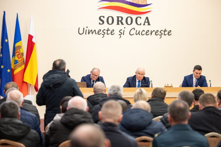 (FOTO) Premierul Alexandru Munteanu, la întâlnirea cu primarii din raionul Soroca: „Putem rezolva problemele oamenilor cu perseverență, răbdare și multă muncă”