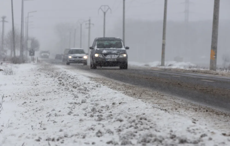 România, sub alertă de ninsori, ger și viscol: până luni, stratul de zăpadă va fi de 12-15 cm în București