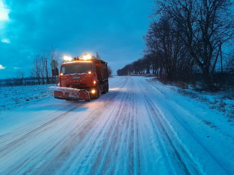 Drumarii, la datorie în noaptea dintre ani: drumurile naționale sunt practicabile