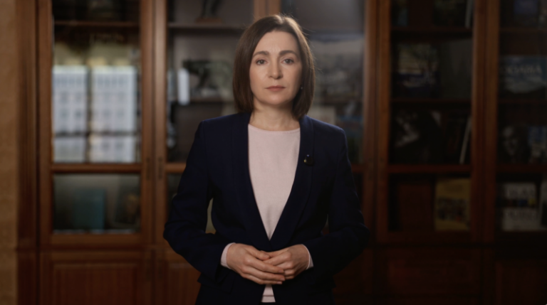(VIDEO) Președinta Maia Sandu, avertisment privind escrocheriile telefonice și online: „Nu vorbiți cu străinii care vă cer bani sau codul bancar”
