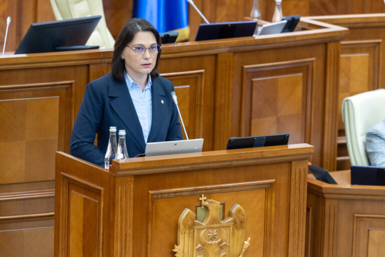 Ministra de Interne, audiată în Parlamentul de la Chișinău