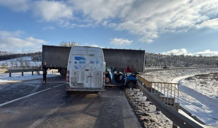 Accident grav la Anenii Noi: Mai multe persoane au avut nevoie de îngrijiri medicale