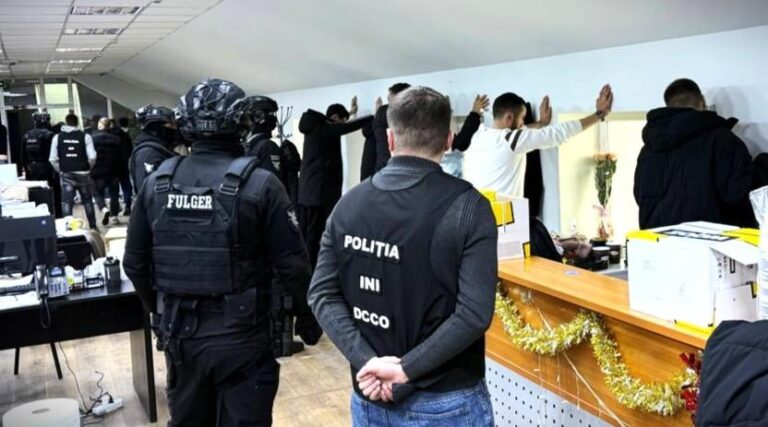 (VIDEO) Escrocherie cu investiții false la Chișinău: 15 suspecți, reținuți