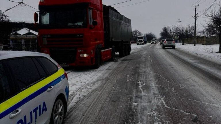Circulația transportului de mare tonaj, suspendată până sâmbătă dimineață