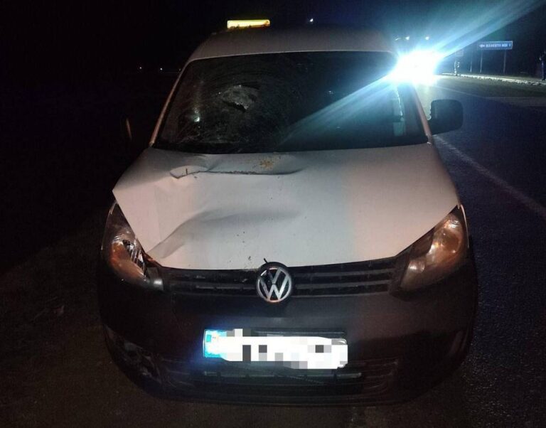 Accident grav la Telenești: O femeie, lovită de o mașină pe trecerea de pietoni