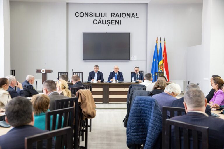 (FOTO) Premierul Alexandru Munteanu, în discuție cu primarii din raionul Căușeni