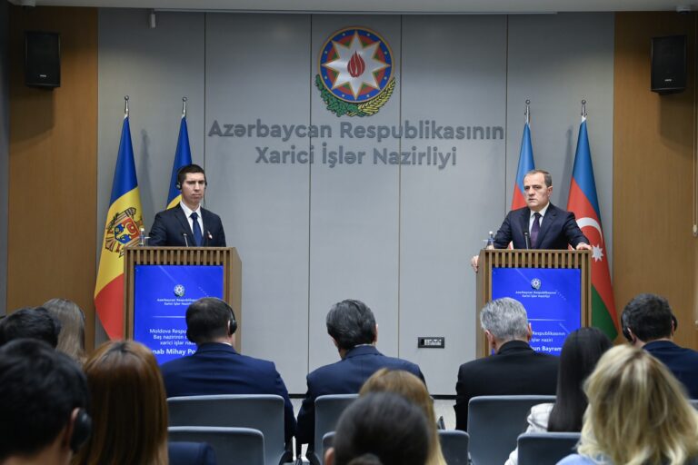 (FOTO) Ministrul de Externe al R. Moldova, în Azerbaidjan: „Ne dorim să extindem cooperarea economică și energetică”