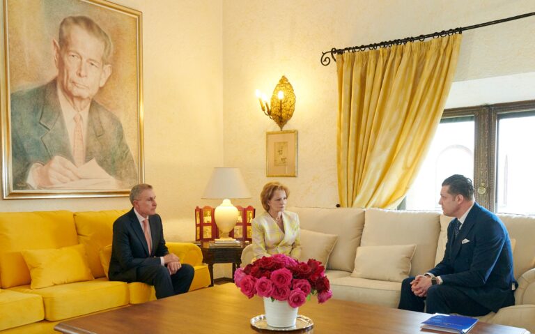 (FOTO) Noul ambasador al R. Moldova în România, primit la Palatul Elisabeta