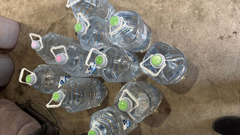 (VIDEO) Contrabandă cu 20.000 de litri de alcool etilic la Ialoveni și Florești: Un bărbat, reținut