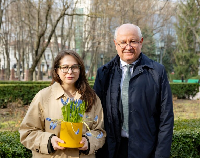 Alexandru Munteanu s-a alăturat campaniei „Nu toate florile cresc la fel” de Prietenamea, dedicată incluziunii persoanelor cu sindrom Down