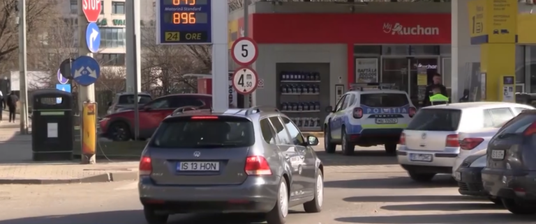 (VIDEO) Șoferii români trec Prutul pentru a-și alimenta mașinile