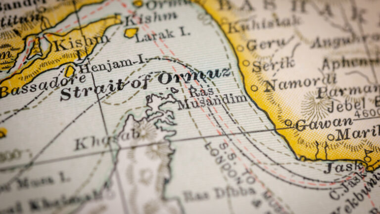 Prețul petrolului se apropie de 117 dolari pe baril