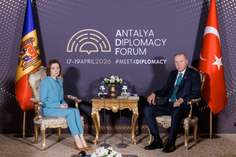 (FOTO) Președinții R. Moldova și Turciei, întrevedere la Forumul Diplomației de la Antalya