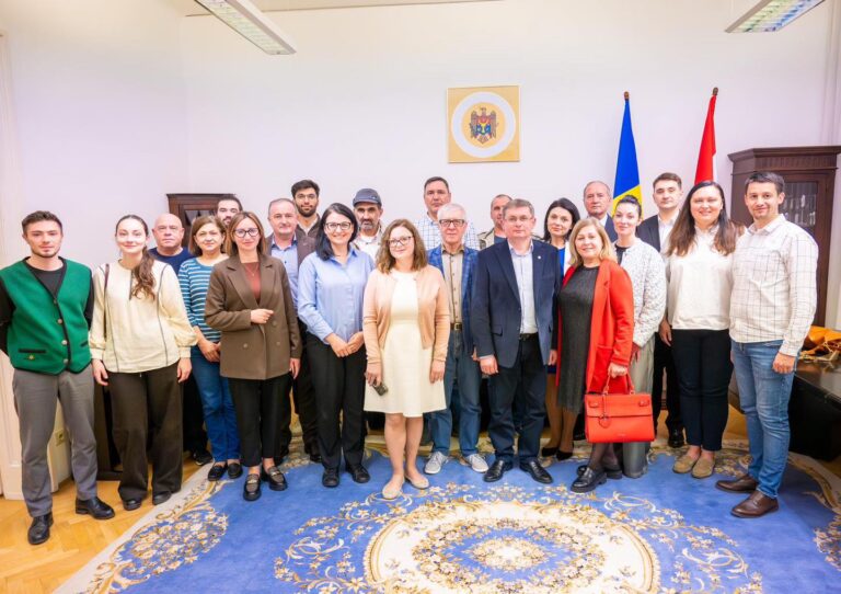 (FOTO) Președintele Parlamentului de la Chișinău, la Viena: „Moldovenii noștri, indiferent de distanță, rămân conectați la tot ce se întâmplă acasă”