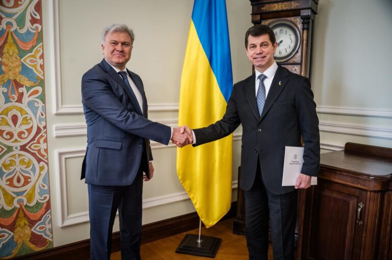 (FOTO) Noul ambasador al R. Moldova la Kiev a prezentat copiile scrisorilor de acreditare