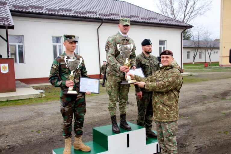 (FOTO) Militari din Republica Moldova, premiați la o competiție din România
