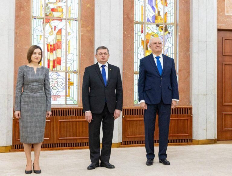 Oficiali de la Chișinău, mesaje cu ocazia sărbătorilor pascale: „Fie ca Lumina Învierii să ne aducă liniște, curaj și o nouă speranță”