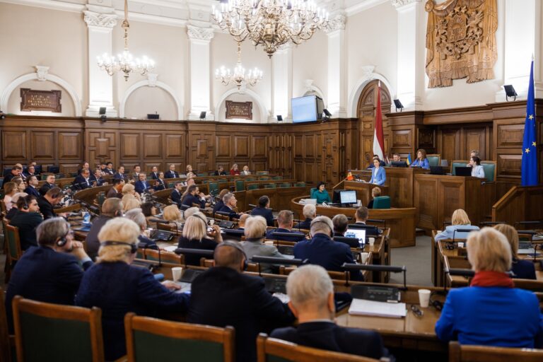 (VIDEO) Maia Sandu, în plenul Parlamentului de la Riga: Ceea ce este astăzi R. Moldova a fost rupt din România prin Pactul Ribbentrop–Molotov